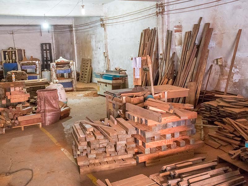 昌乐楼梯地板柜门的油漆修复-09